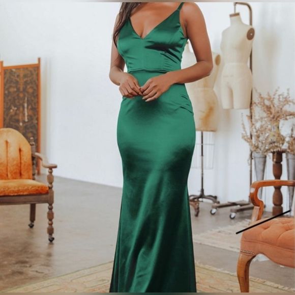 Lulus Dresses & Skirts - NWT Lulu's Melora Emerald Green Satin Sleeveless Maxi Size Small